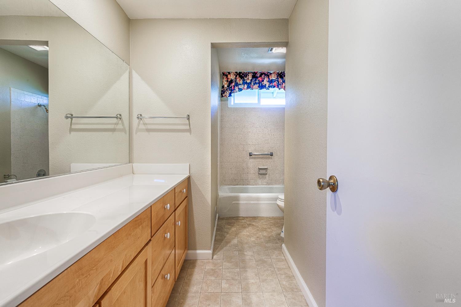Detail Gallery Image 24 of 52 For 160 Oak Shadow Dr, Santa Rosa,  CA 95409 - 3 Beds | 2 Baths