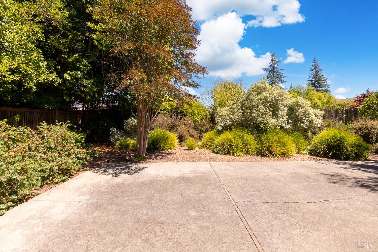 Detail Gallery Image 40 of 52 For 160 Oak Shadow Dr, Santa Rosa,  CA 95409 - 3 Beds | 2 Baths
