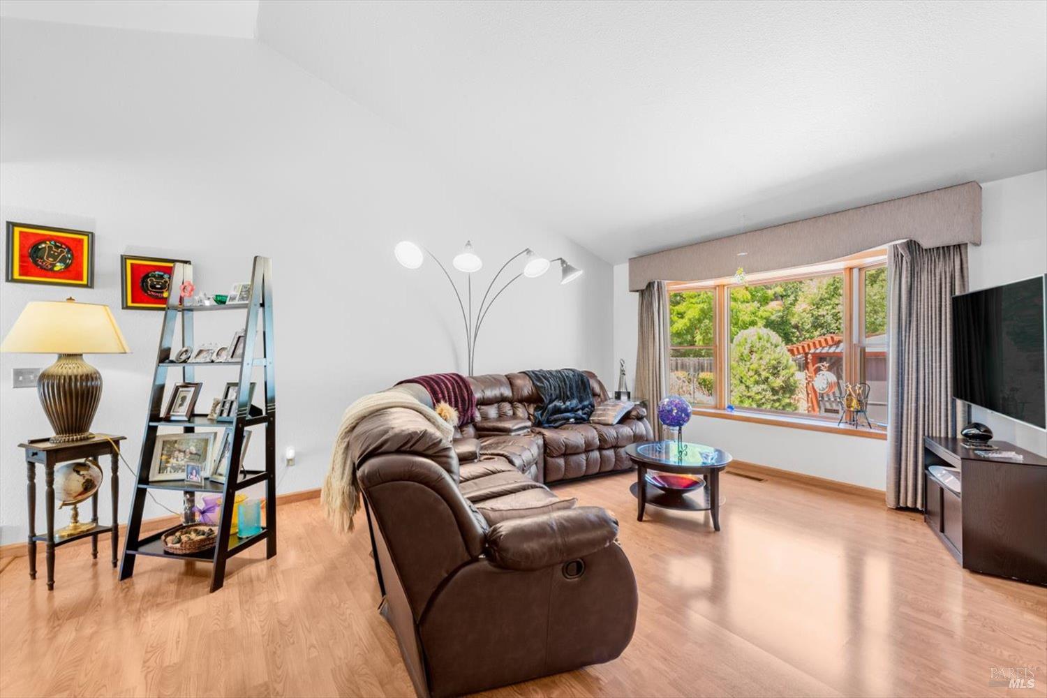 Detail Gallery Image 9 of 72 For 3451 Astoria Cir, Fairfield,  CA 94534 - 5 Beds | 3/1 Baths