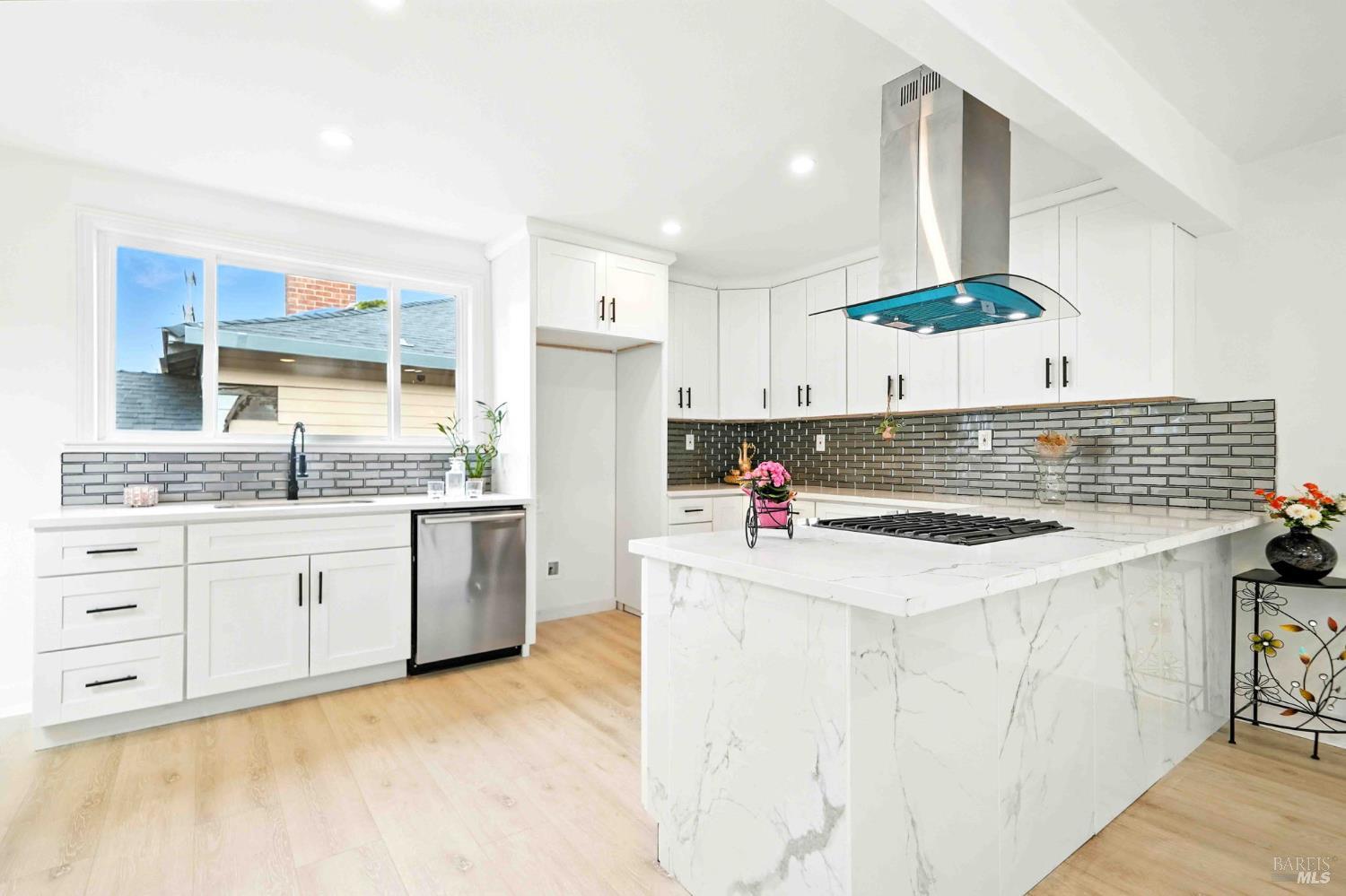 Detail Gallery Image 7 of 28 For 3711 Garvin Ave, Richmond,  CA 94805 - 2 Beds | 1 Baths
