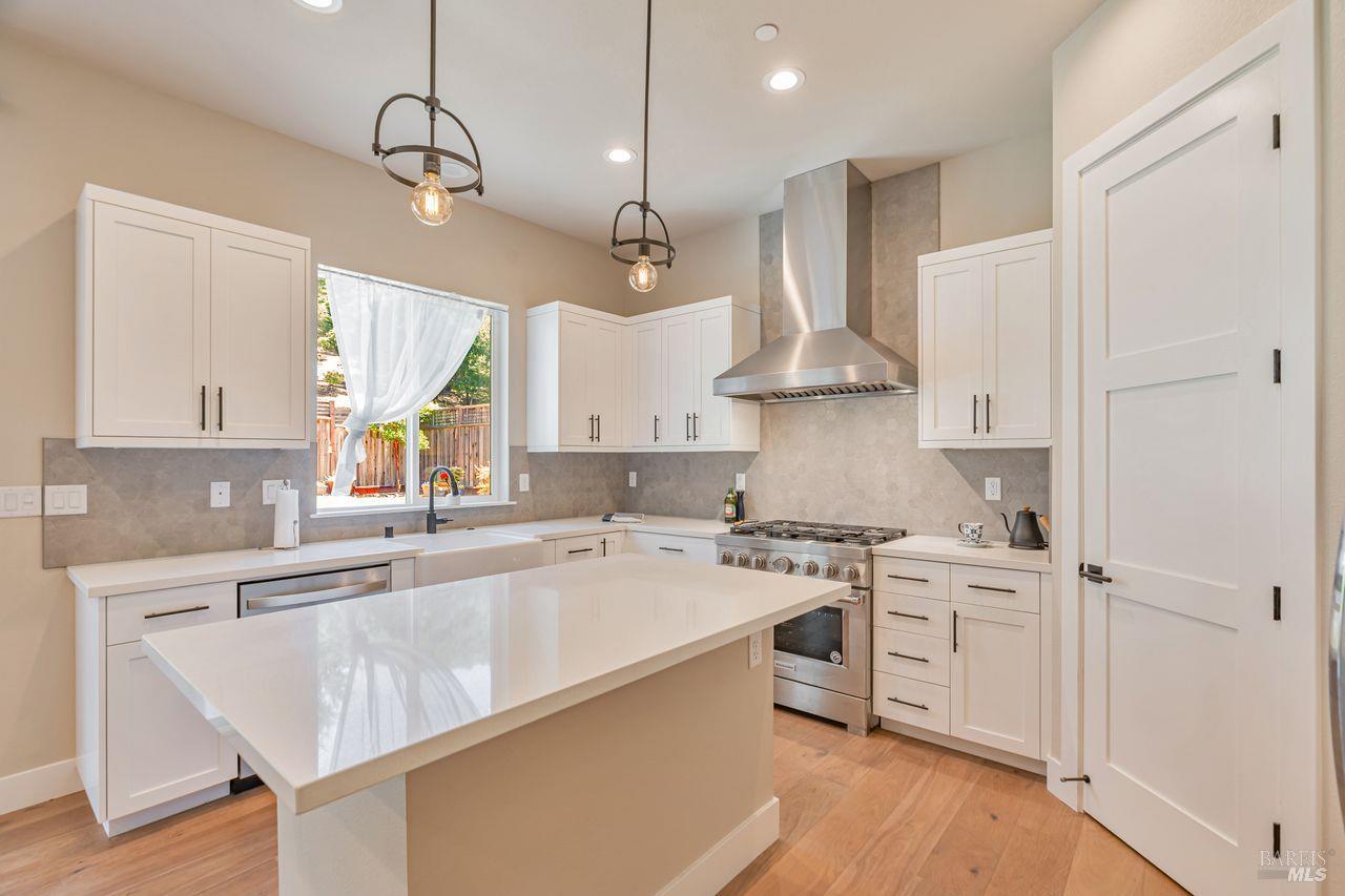 Detail Gallery Image 5 of 40 For 3566 Aaron Dr, Santa Rosa,  CA 95404 - 4 Beds | 3 Baths