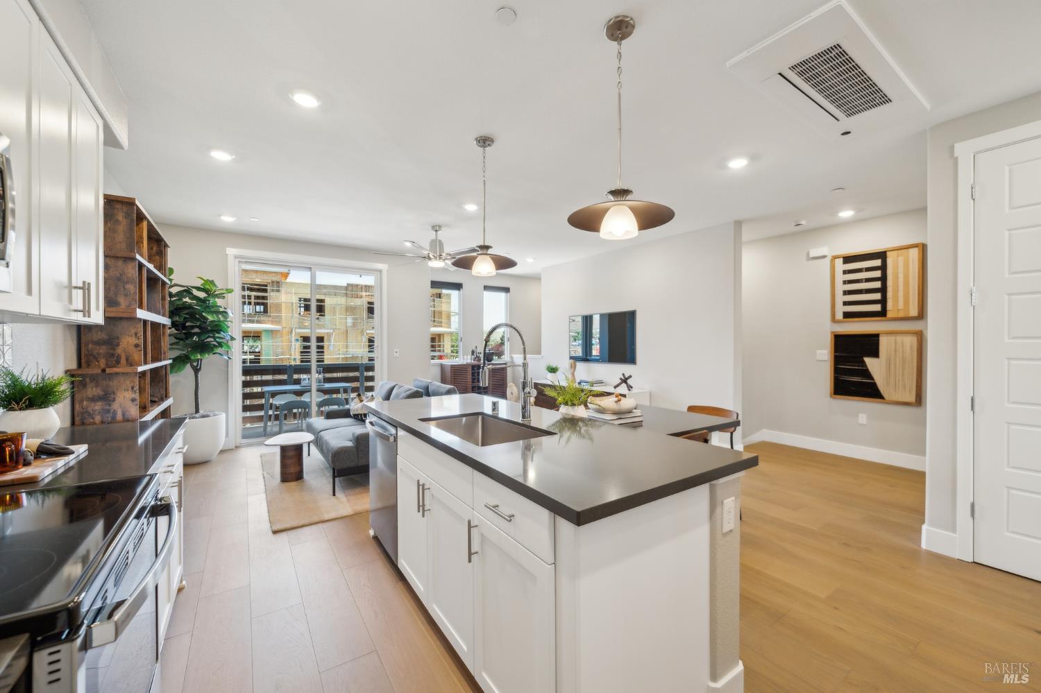 Detail Gallery Image 8 of 19 For 2906 Triad Pl, Livermore,  CA 94551 - 2 Beds | 2 Baths