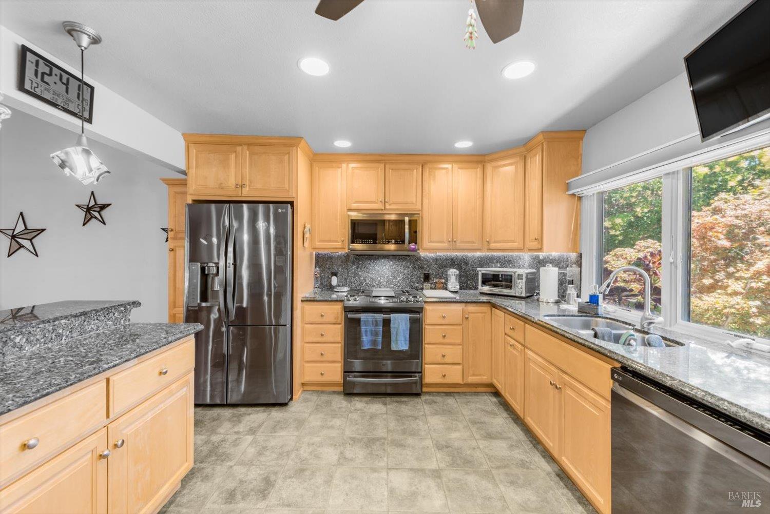 Detail Gallery Image 7 of 72 For 3451 Astoria Cir, Fairfield,  CA 94534 - 5 Beds | 3/1 Baths