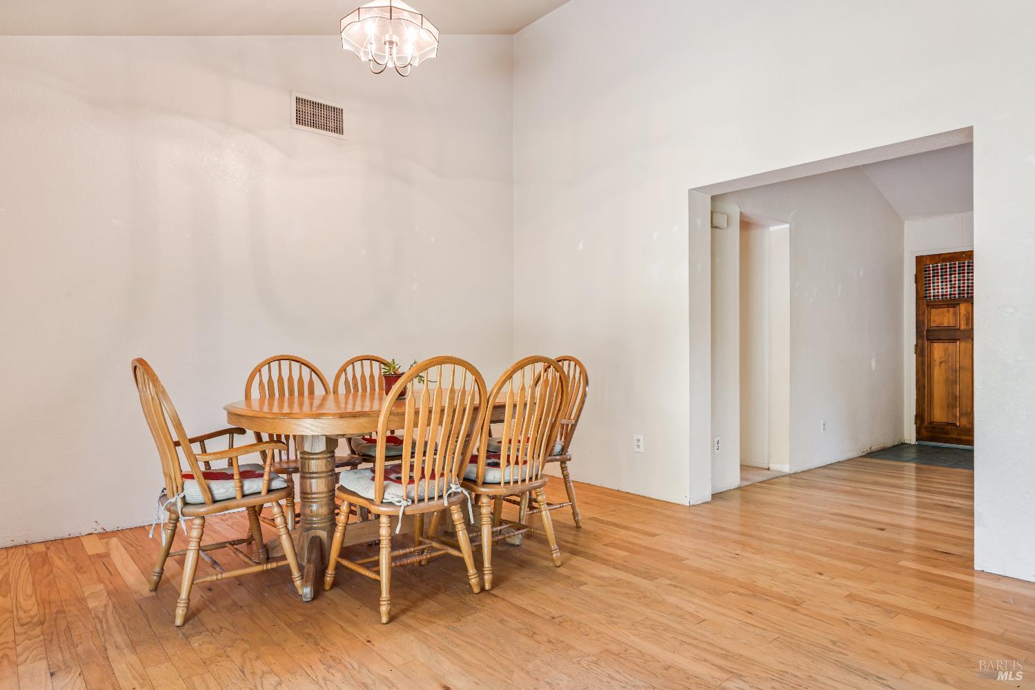 Detail Gallery Image 11 of 15 For 348 Almond Way, Healdsburg,  CA 95448 - 3 Beds | 2 Baths