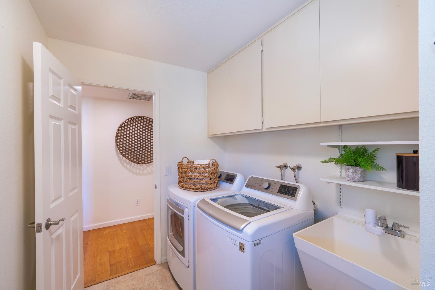 Detail Gallery Image 25 of 33 For 8819 Hood Mountain Cir, Santa Rosa,  CA 95409 - 2 Beds | 2 Baths
