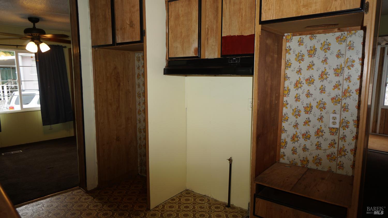 Detail Gallery Image 5 of 5 For 5761 Edmund Ave, Santa Rosa,  CA 95403 - 2 Beds | 2 Baths
