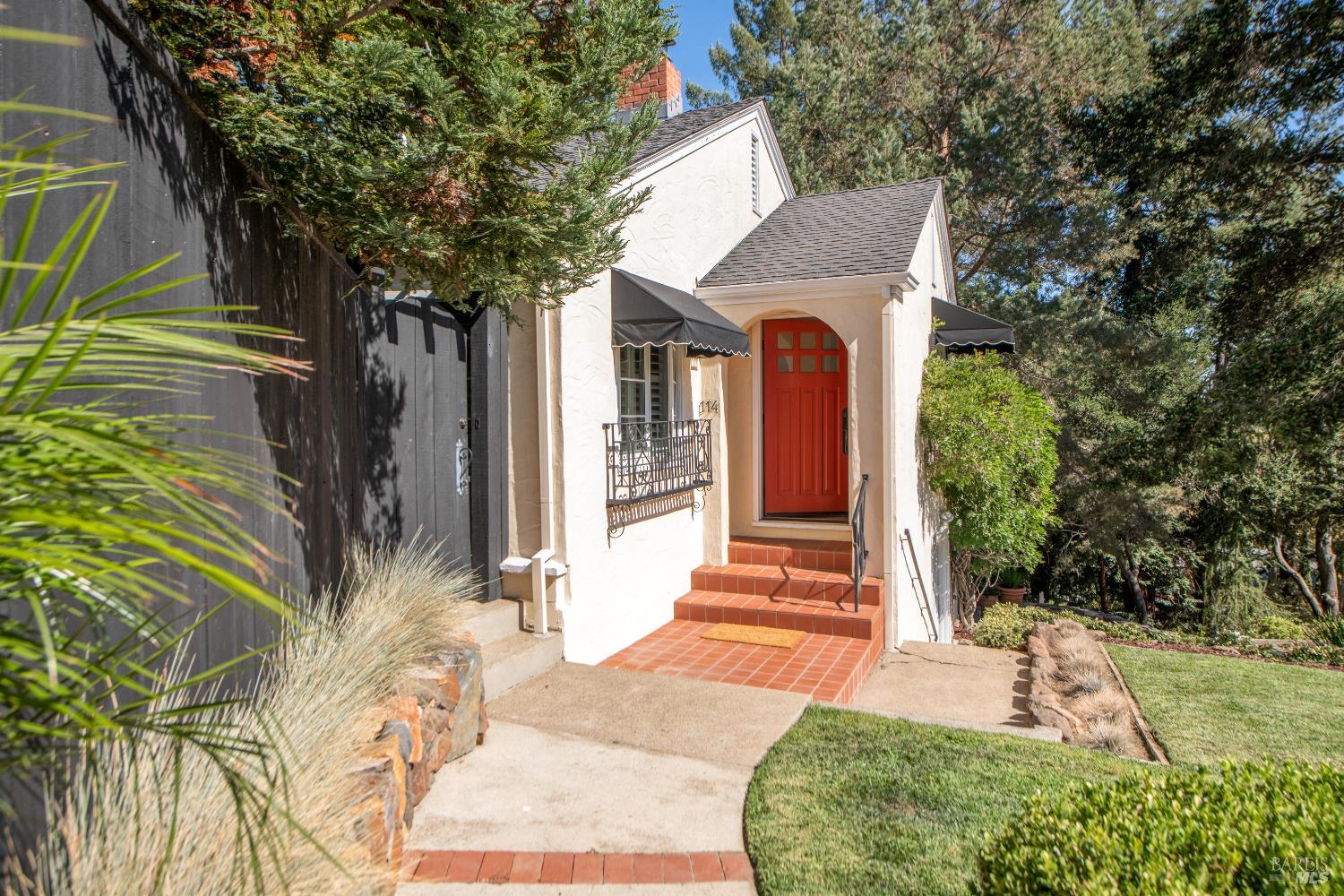 Detail Gallery Image 3 of 43 For 114 Tamal Vista Dr, San Rafael,  CA 94901 - 3 Beds | 2 Baths