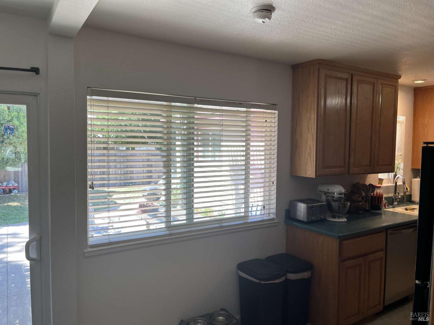 Detail Gallery Image 10 of 18 For 741 W D St, Dixon,  CA 95620 - 3 Beds | 2 Baths