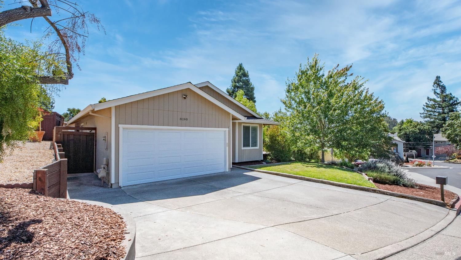 Detail Gallery Image 3 of 33 For 8190 Woodland Hills Dr, Cotati,  CA 94931 - 3 Beds | 2 Baths