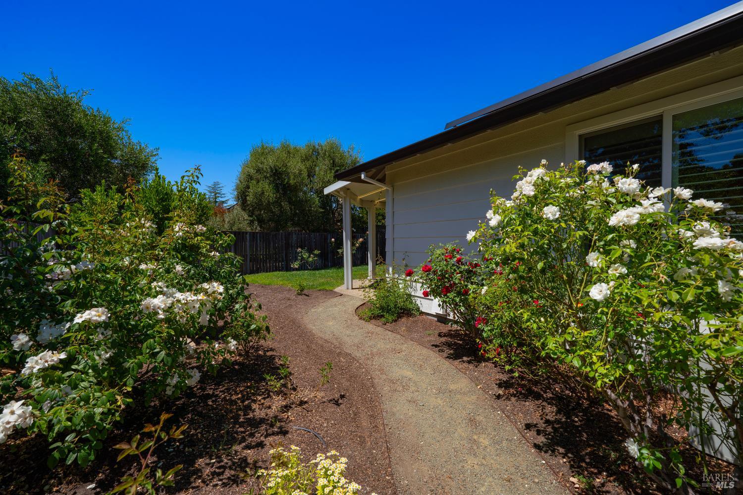 Detail Gallery Image 30 of 33 For 8819 Hood Mountain Cir, Santa Rosa,  CA 95409 - 2 Beds | 2 Baths
