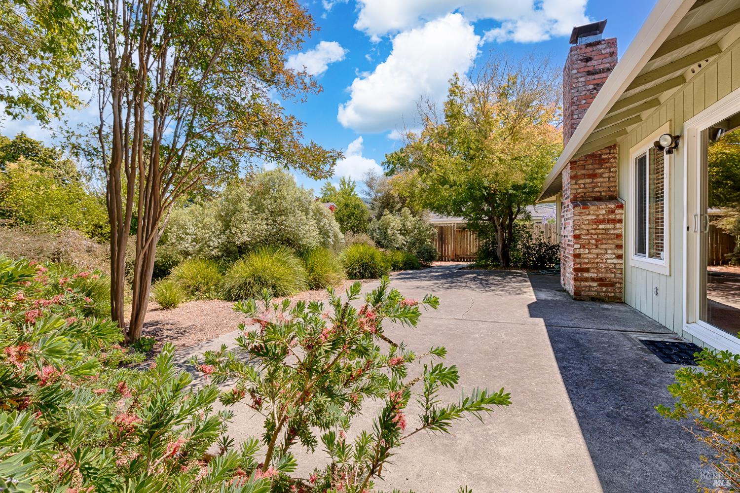 Detail Gallery Image 43 of 52 For 160 Oak Shadow Dr, Santa Rosa,  CA 95409 - 3 Beds | 2 Baths