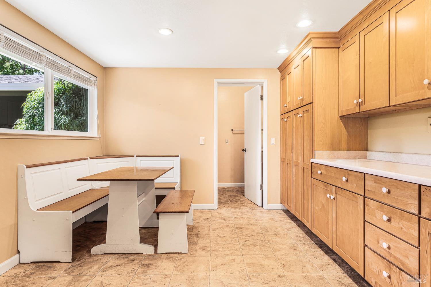 Detail Gallery Image 13 of 52 For 160 Oak Shadow Dr, Santa Rosa,  CA 95409 - 3 Beds | 2 Baths