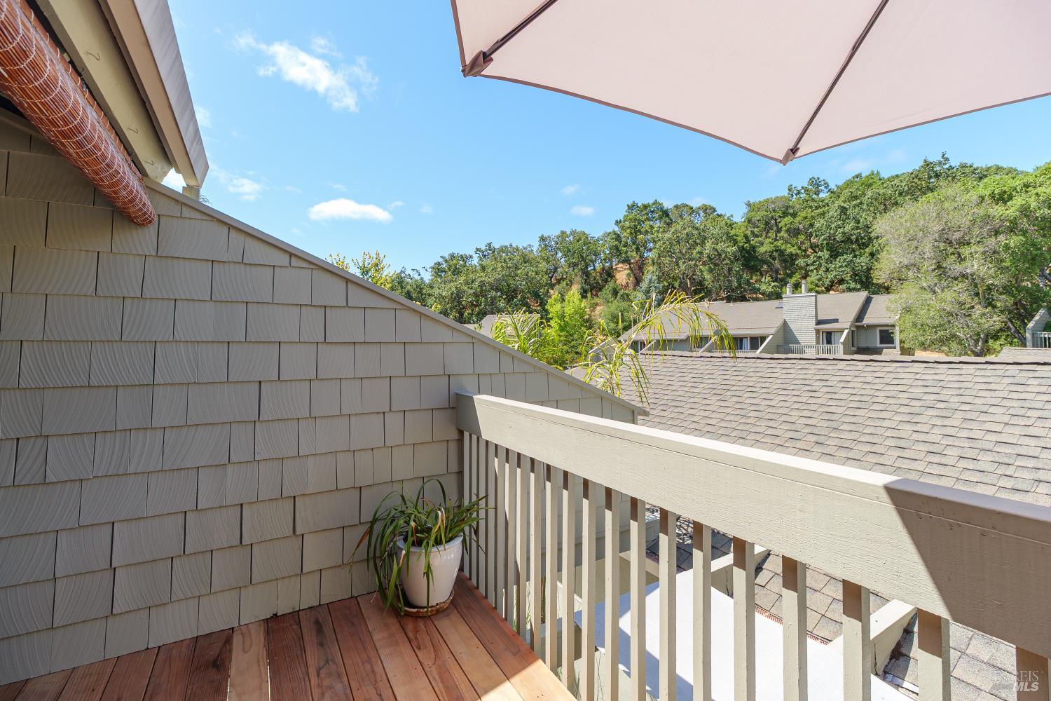 Detail Gallery Image 12 of 30 For 86 Sequoia Glen Ln, Novato,  CA 94947 - 2 Beds | 1/1 Baths