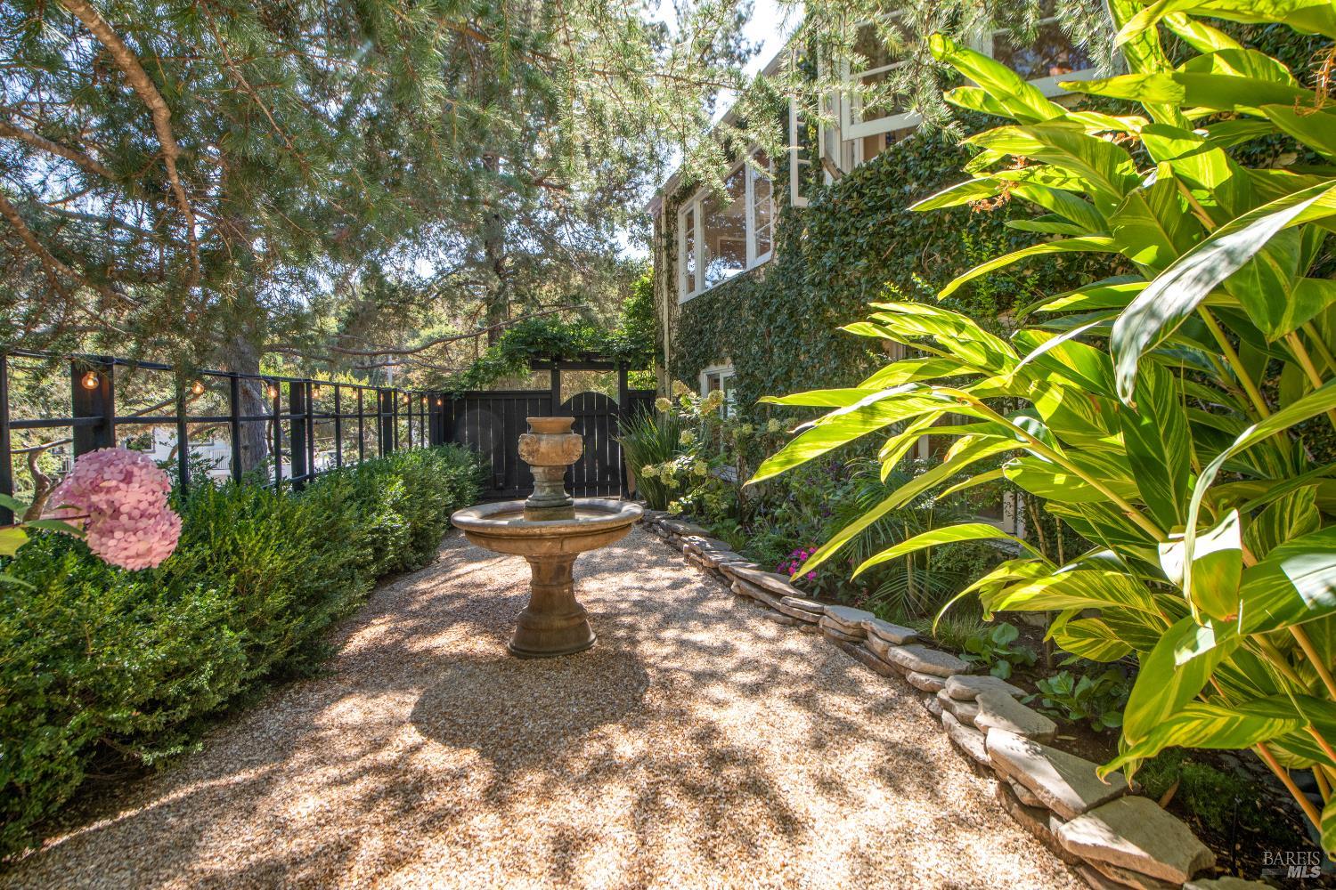 Detail Gallery Image 19 of 43 For 114 Tamal Vista Dr, San Rafael,  CA 94901 - 3 Beds | 2 Baths