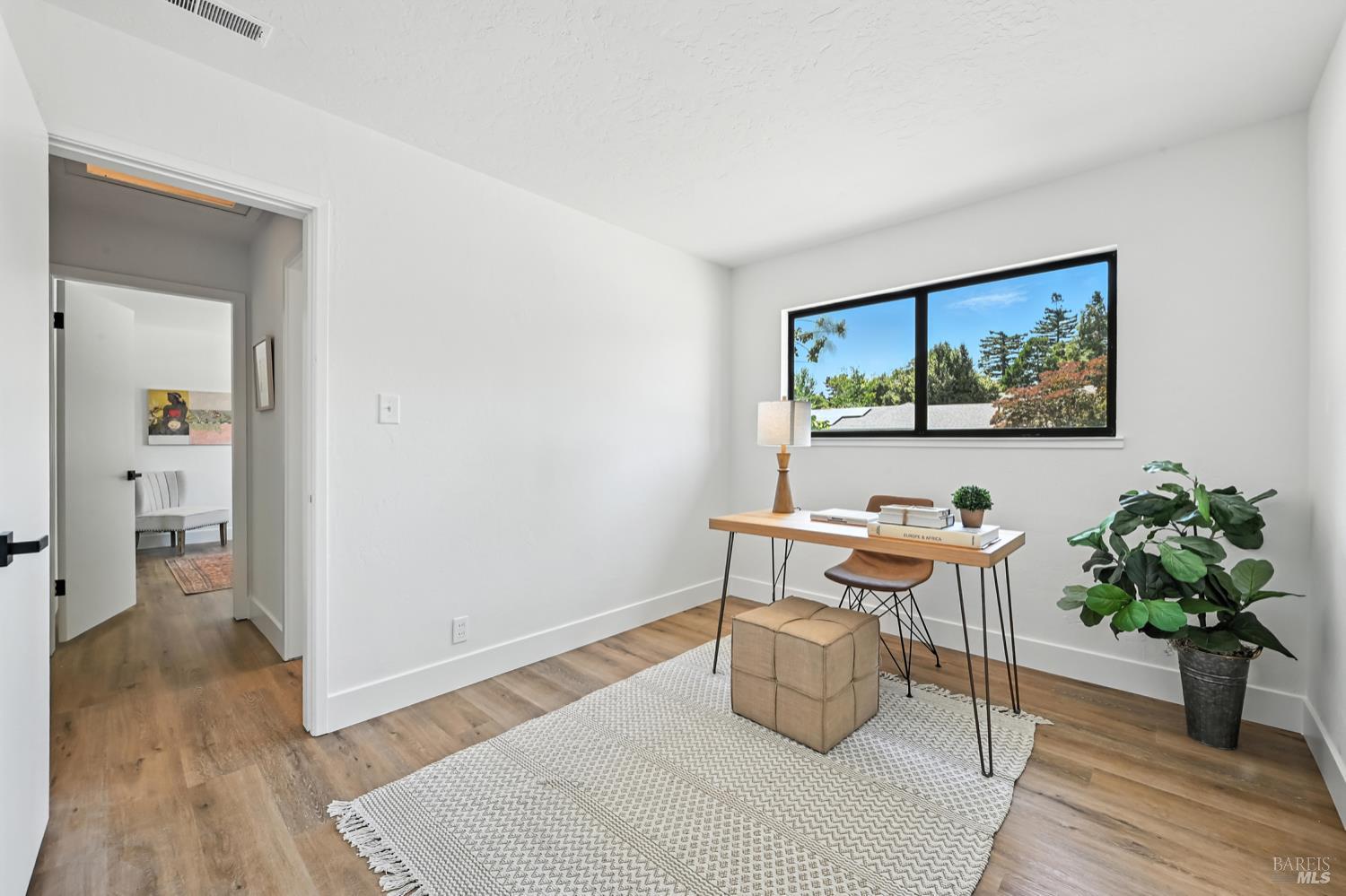 Detail Gallery Image 20 of 41 For 15 Arbor Cir, Novato,  CA 94947 - 5 Beds | 3 Baths