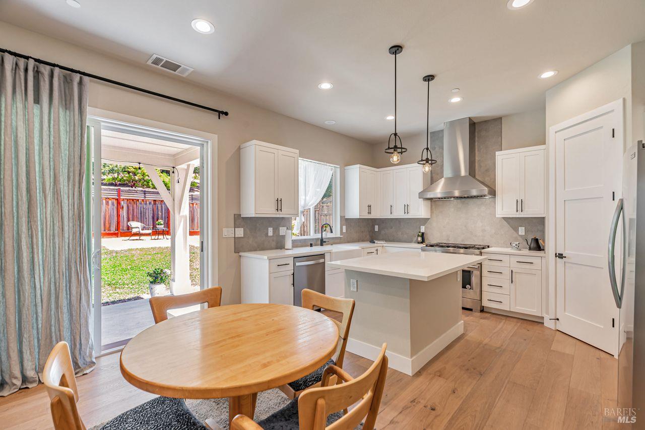 Detail Gallery Image 15 of 40 For 3566 Aaron Dr, Santa Rosa,  CA 95404 - 4 Beds | 3 Baths