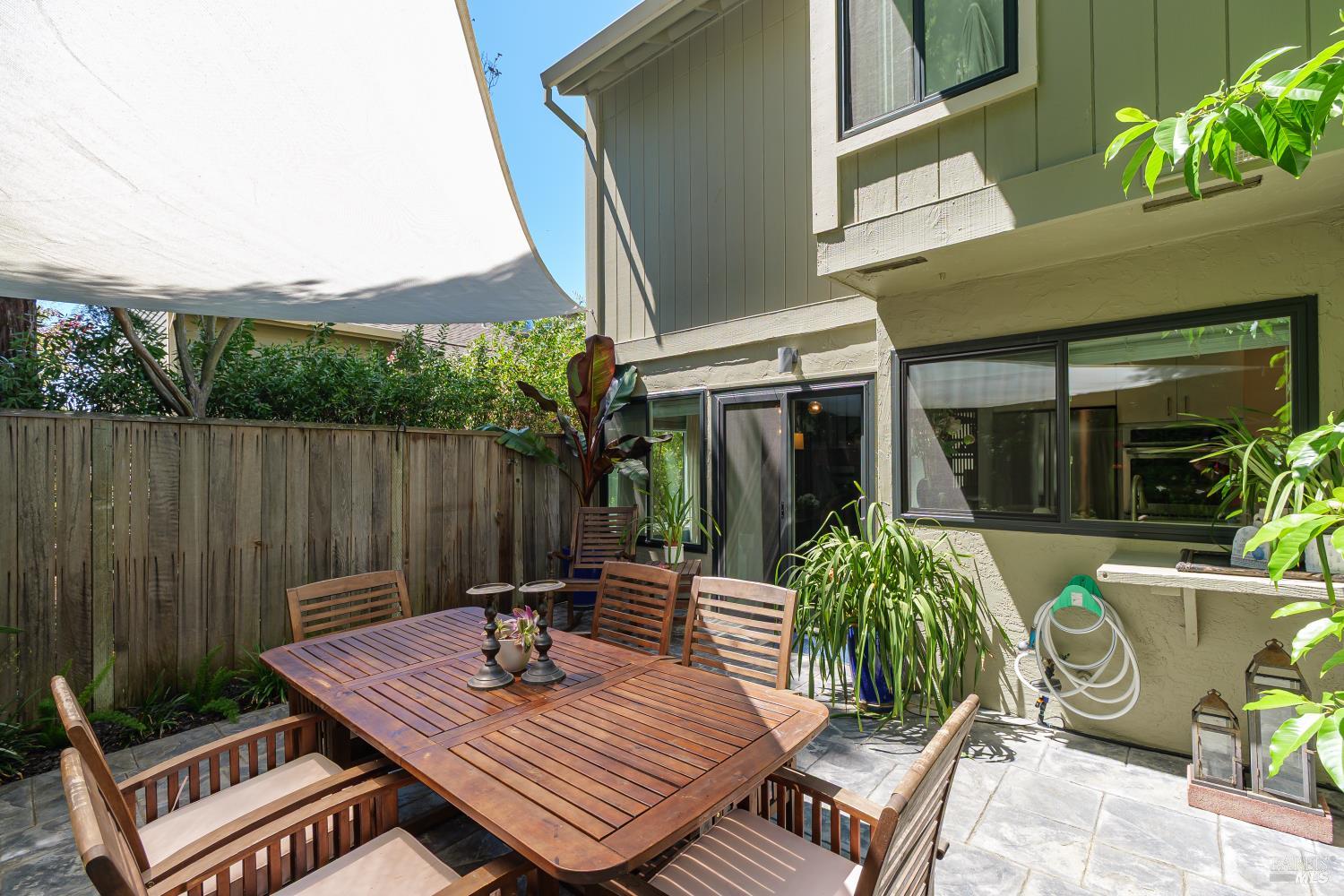 Detail Gallery Image 6 of 30 For 86 Sequoia Glen Ln, Novato,  CA 94947 - 2 Beds | 1/1 Baths