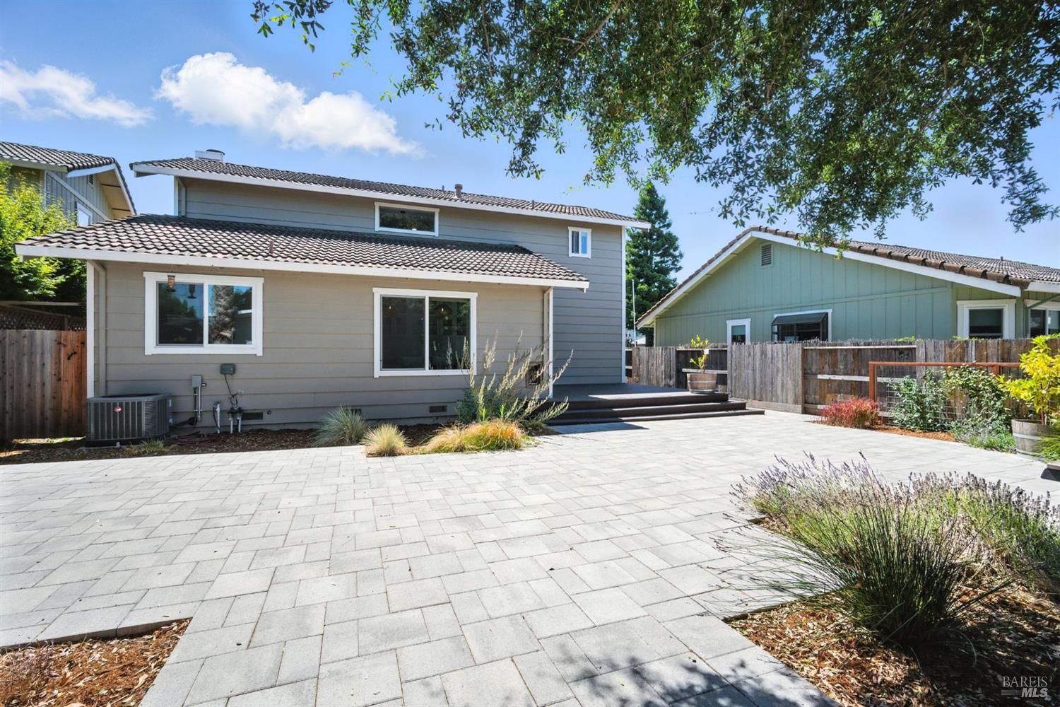 Detail Gallery Image 29 of 32 For 104 Banff Way, Petaluma,  CA 94954 - 4 Beds | 2/1 Baths