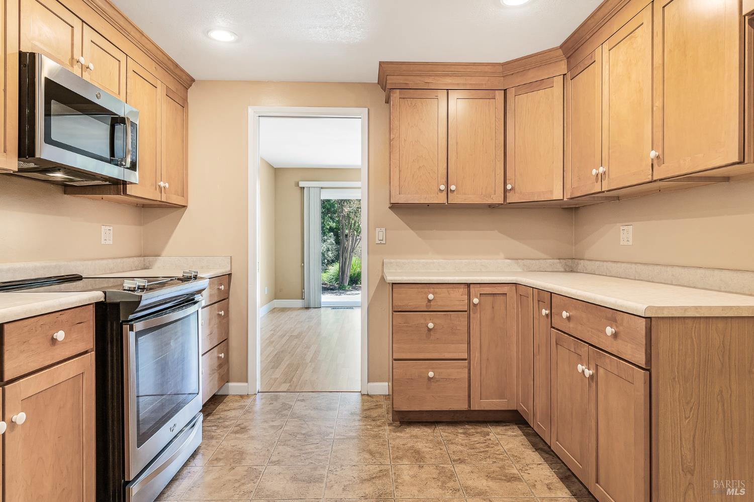 Detail Gallery Image 17 of 52 For 160 Oak Shadow Dr, Santa Rosa,  CA 95409 - 3 Beds | 2 Baths