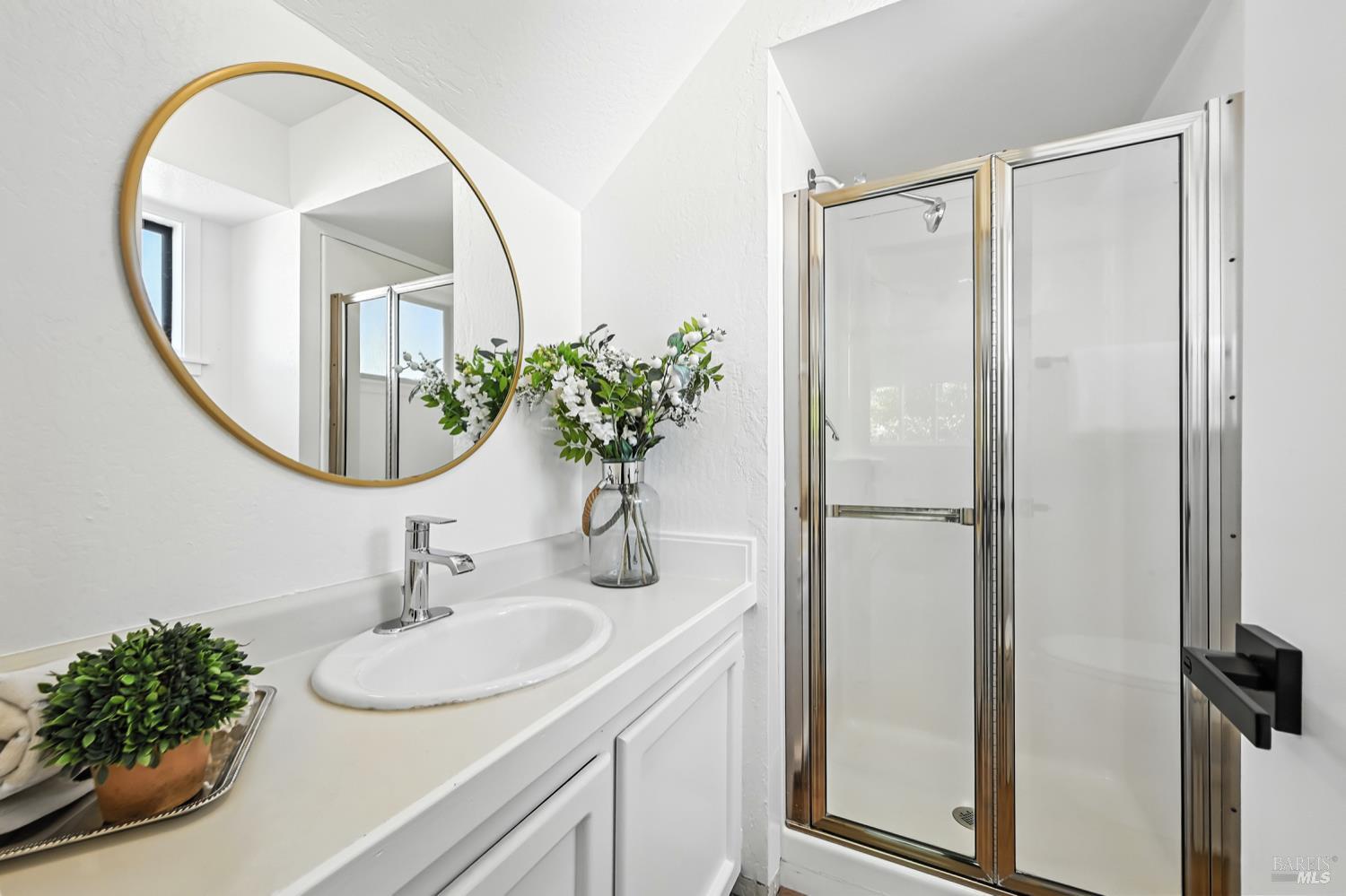 Detail Gallery Image 18 of 41 For 15 Arbor Cir, Novato,  CA 94947 - 5 Beds | 3 Baths