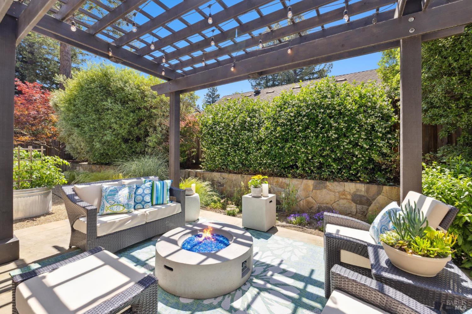 Detail Gallery Image 17 of 43 For 2108 W Lincoln Ave, Napa,  CA 94558 - 4 Beds | 3 Baths