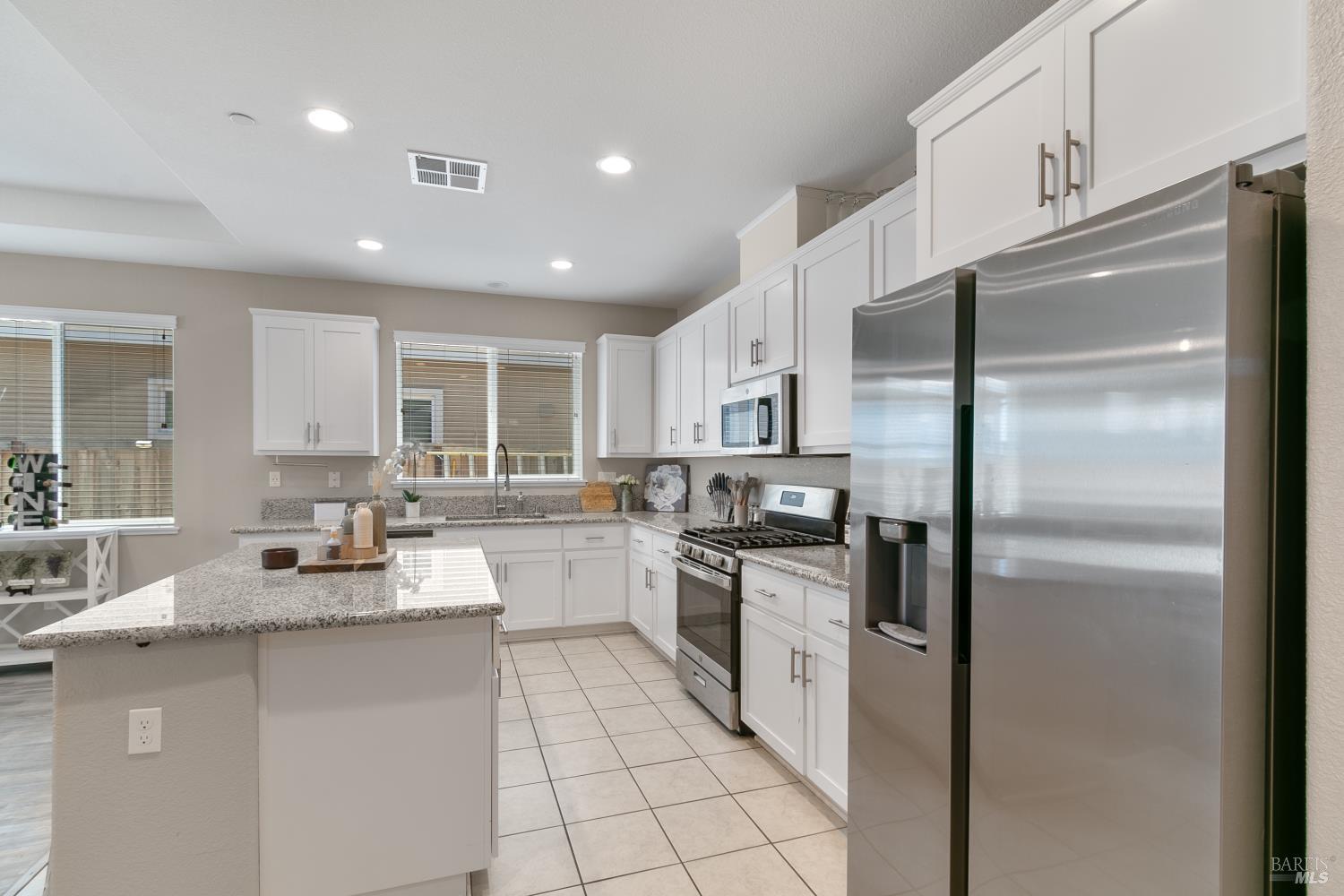 Detail Gallery Image 9 of 38 For 1001 Swift Ct, Vacaville,  CA 95688 - 4 Beds | 2 Baths