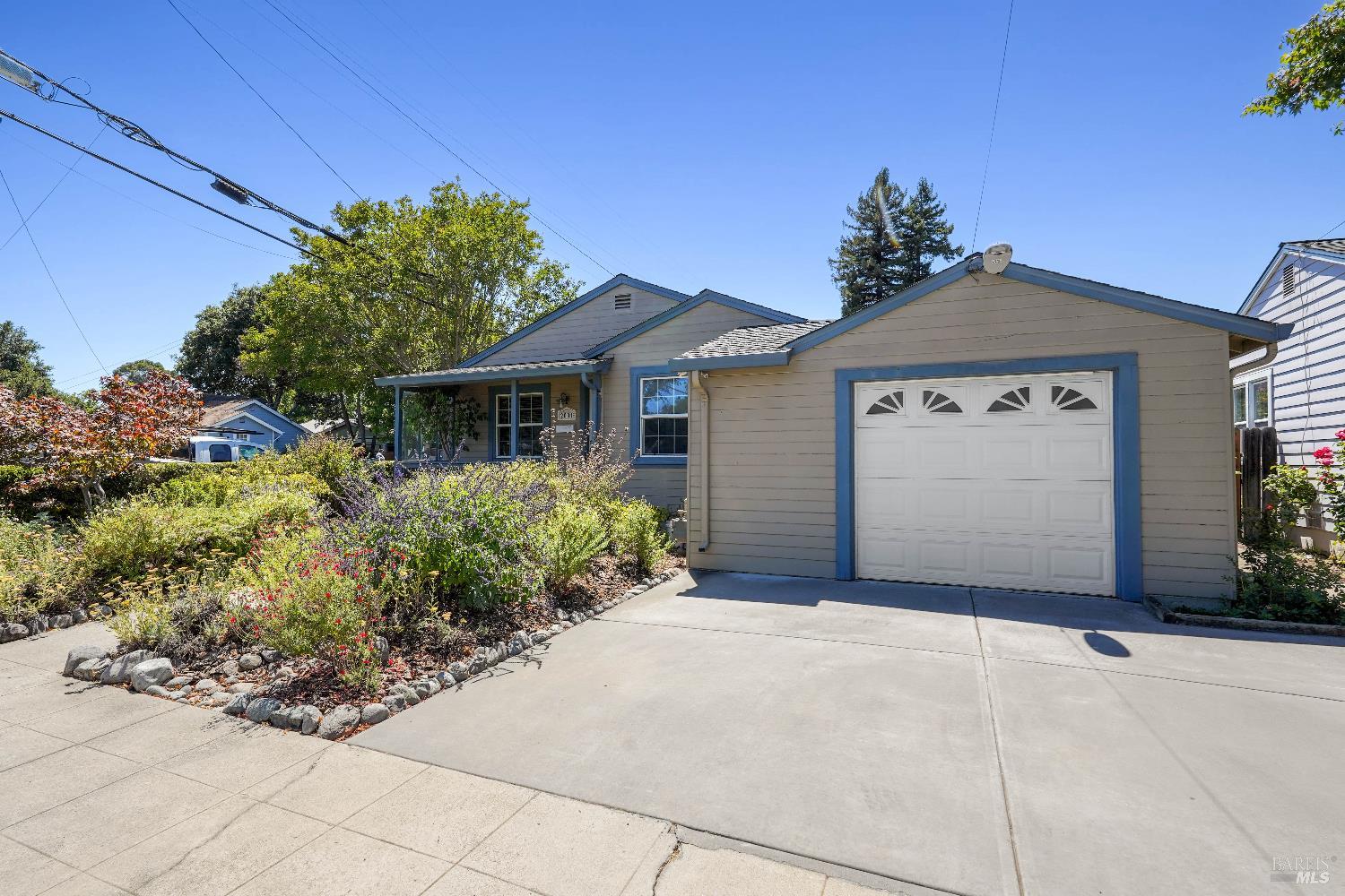Detail Gallery Image 2 of 25 For 2001 Marin St, Napa,  CA 94559 - 2 Beds | 1 Baths