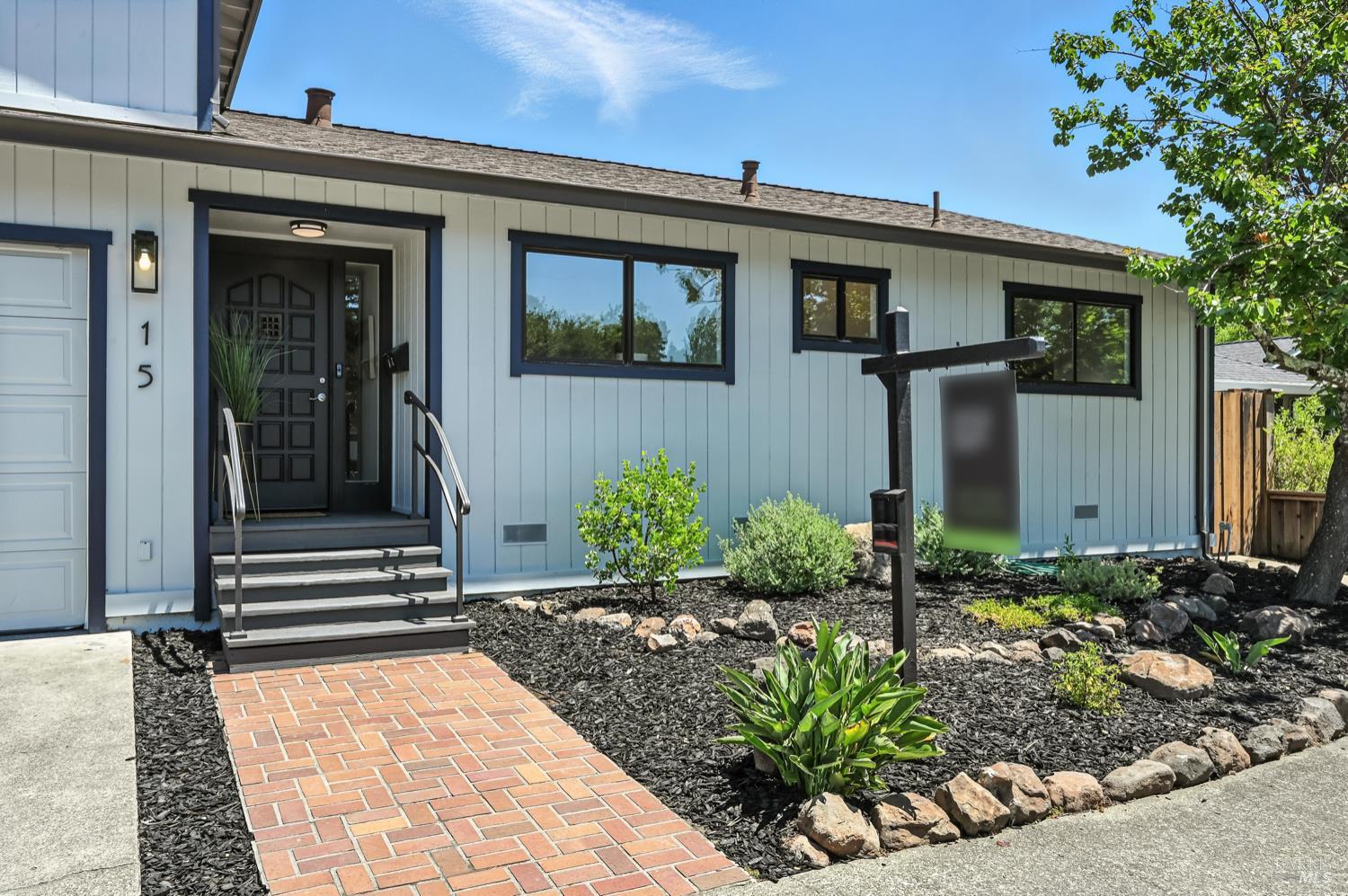 Detail Gallery Image 3 of 41 For 15 Arbor Cir, Novato,  CA 94947 - 5 Beds | 3 Baths