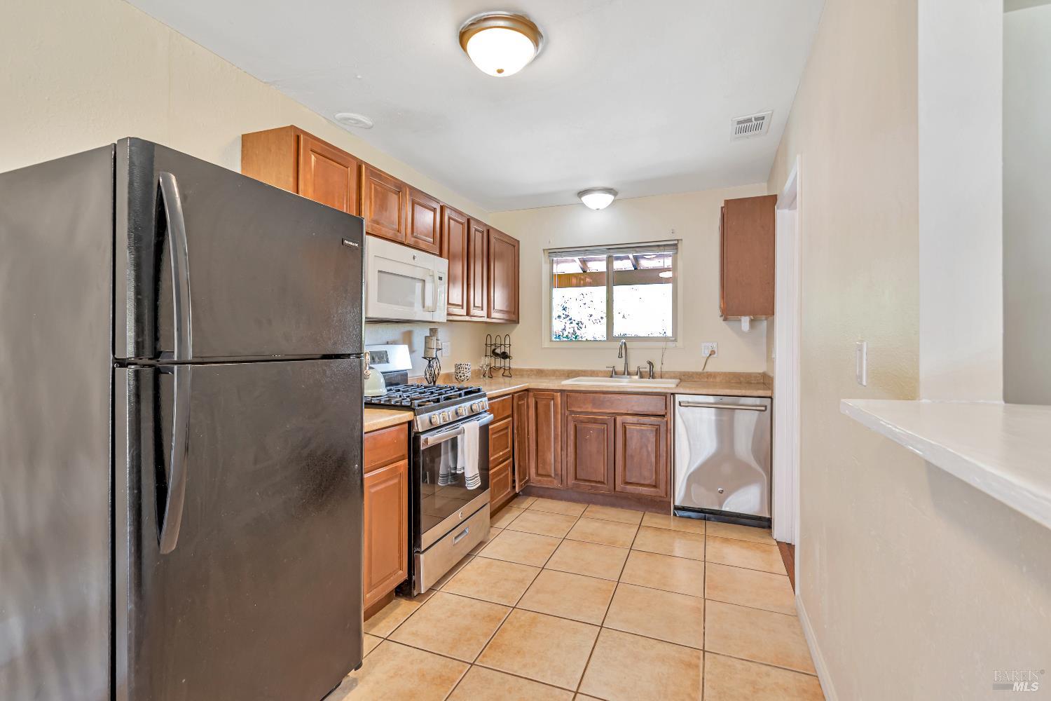 Detail Gallery Image 6 of 40 For 229 Arlen Dr, Rohnert Park,  CA 94928 - 4 Beds | 3 Baths