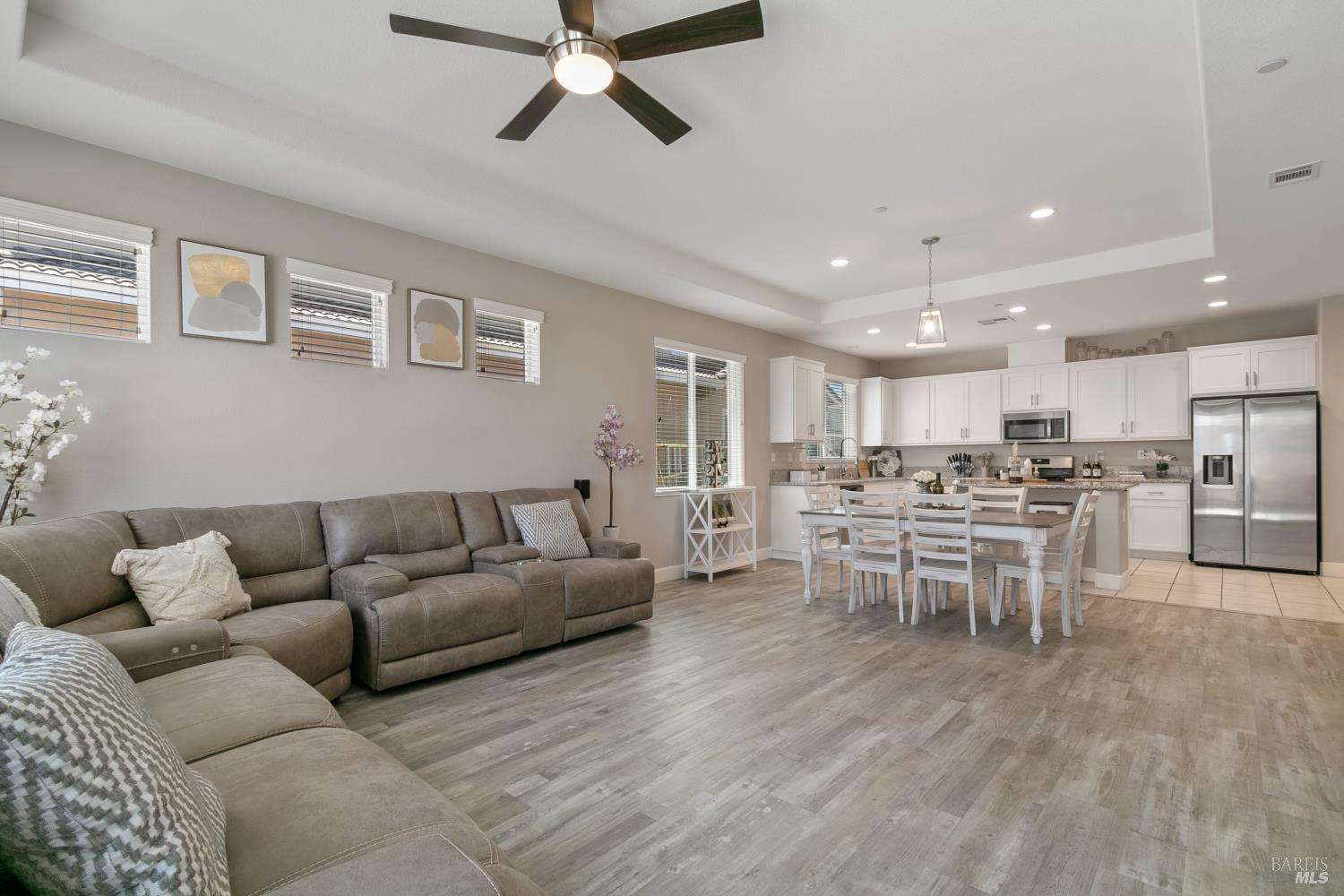 Detail Gallery Image 14 of 38 For 1001 Swift Ct, Vacaville,  CA 95688 - 4 Beds | 2 Baths