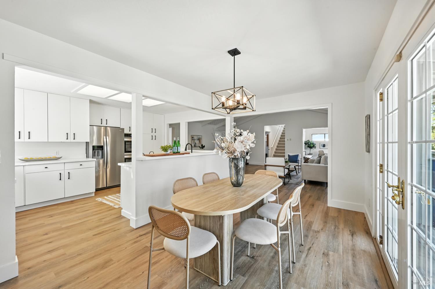 Detail Gallery Image 14 of 41 For 15 Arbor Cir, Novato,  CA 94947 - 5 Beds | 3 Baths