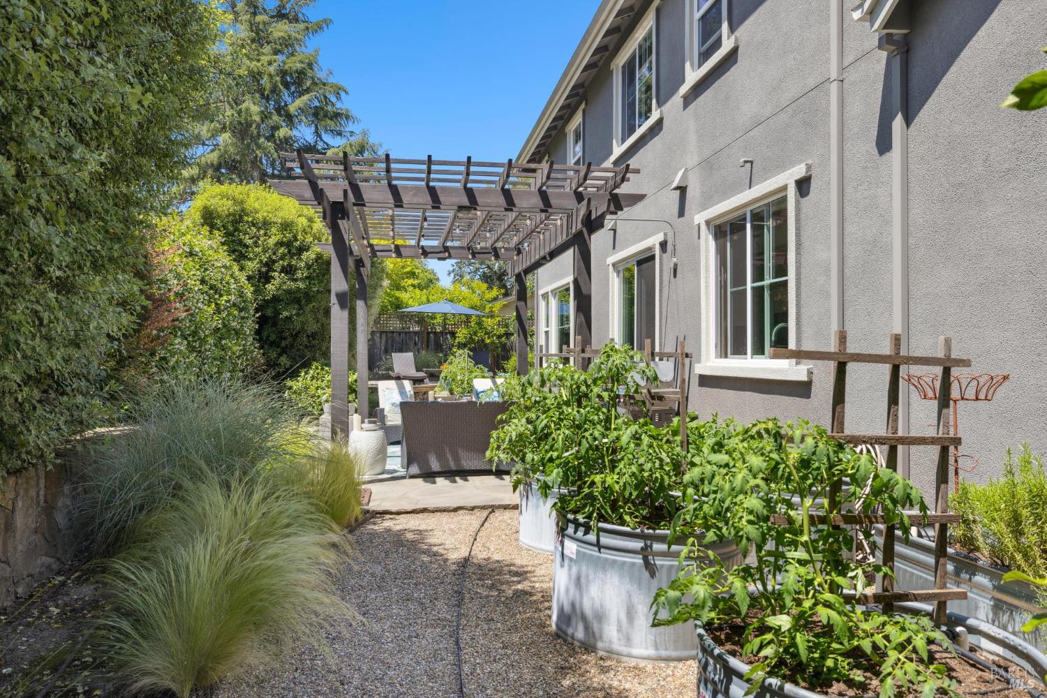 Detail Gallery Image 37 of 43 For 2108 W Lincoln Ave, Napa,  CA 94558 - 4 Beds | 3 Baths