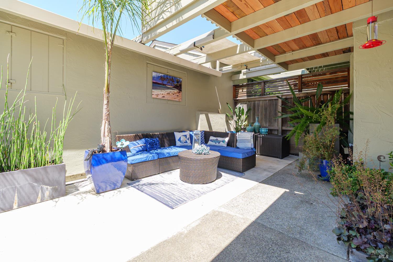 Detail Gallery Image 28 of 30 For 86 Sequoia Glen Ln, Novato,  CA 94947 - 2 Beds | 1/1 Baths
