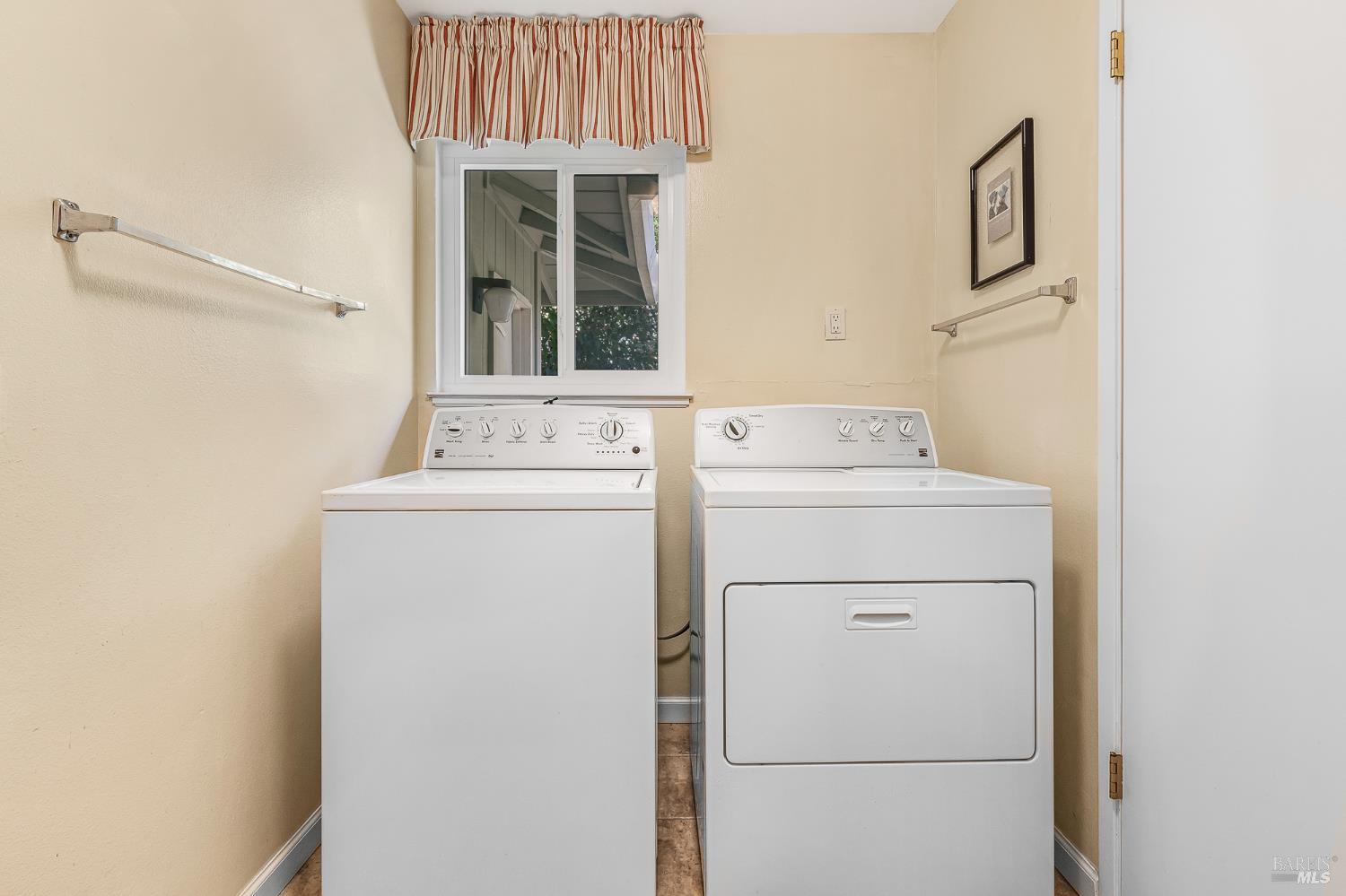Detail Gallery Image 18 of 52 For 160 Oak Shadow Dr, Santa Rosa,  CA 95409 - 3 Beds | 2 Baths