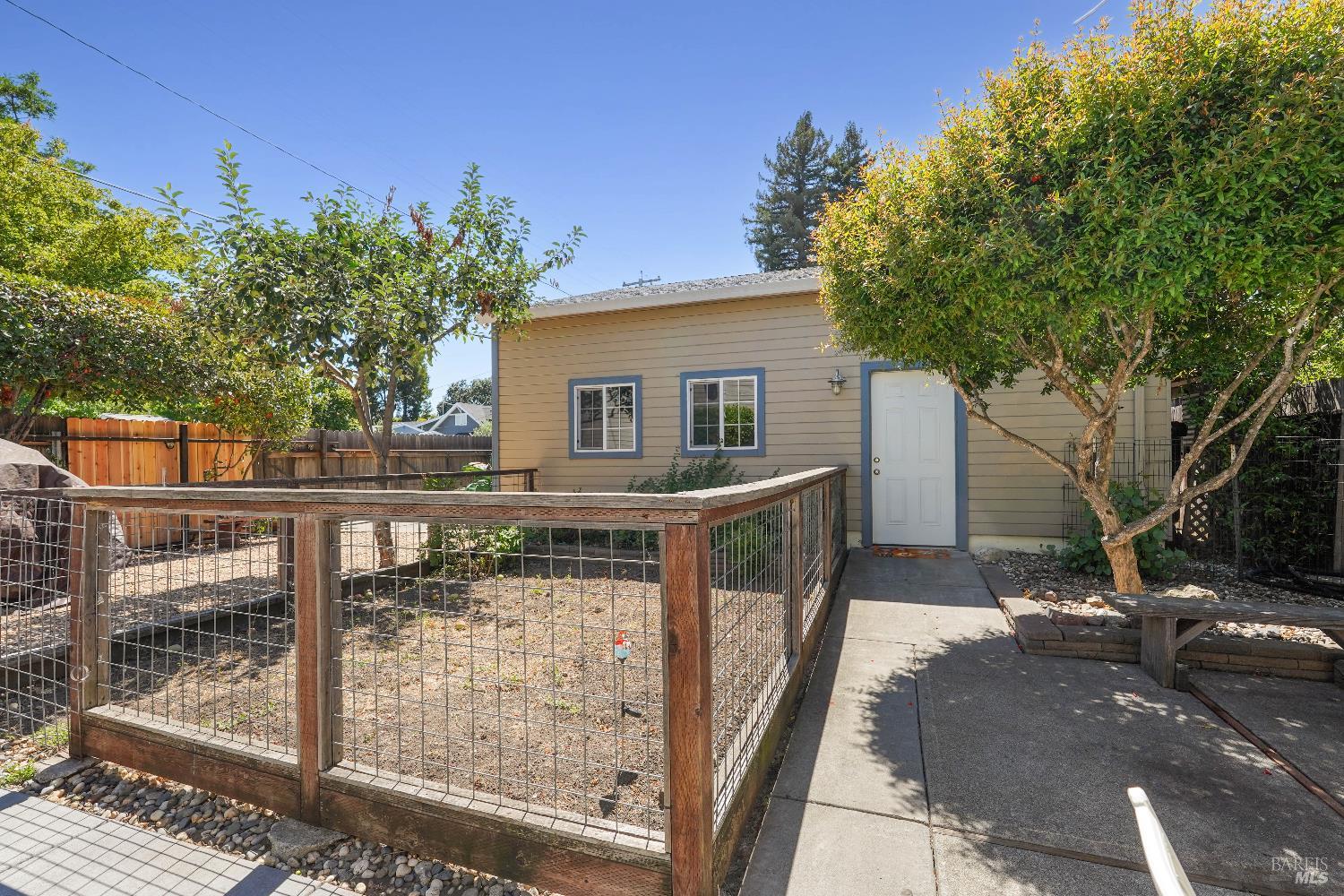 Detail Gallery Image 20 of 25 For 2001 Marin St, Napa,  CA 94559 - 2 Beds | 1 Baths