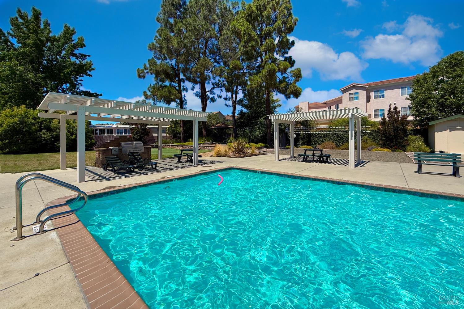 Detail Gallery Image 2 of 55 For 19 Lemon Tree Cir, Vacaville,  CA 95687 - 2 Beds | 2 Baths
