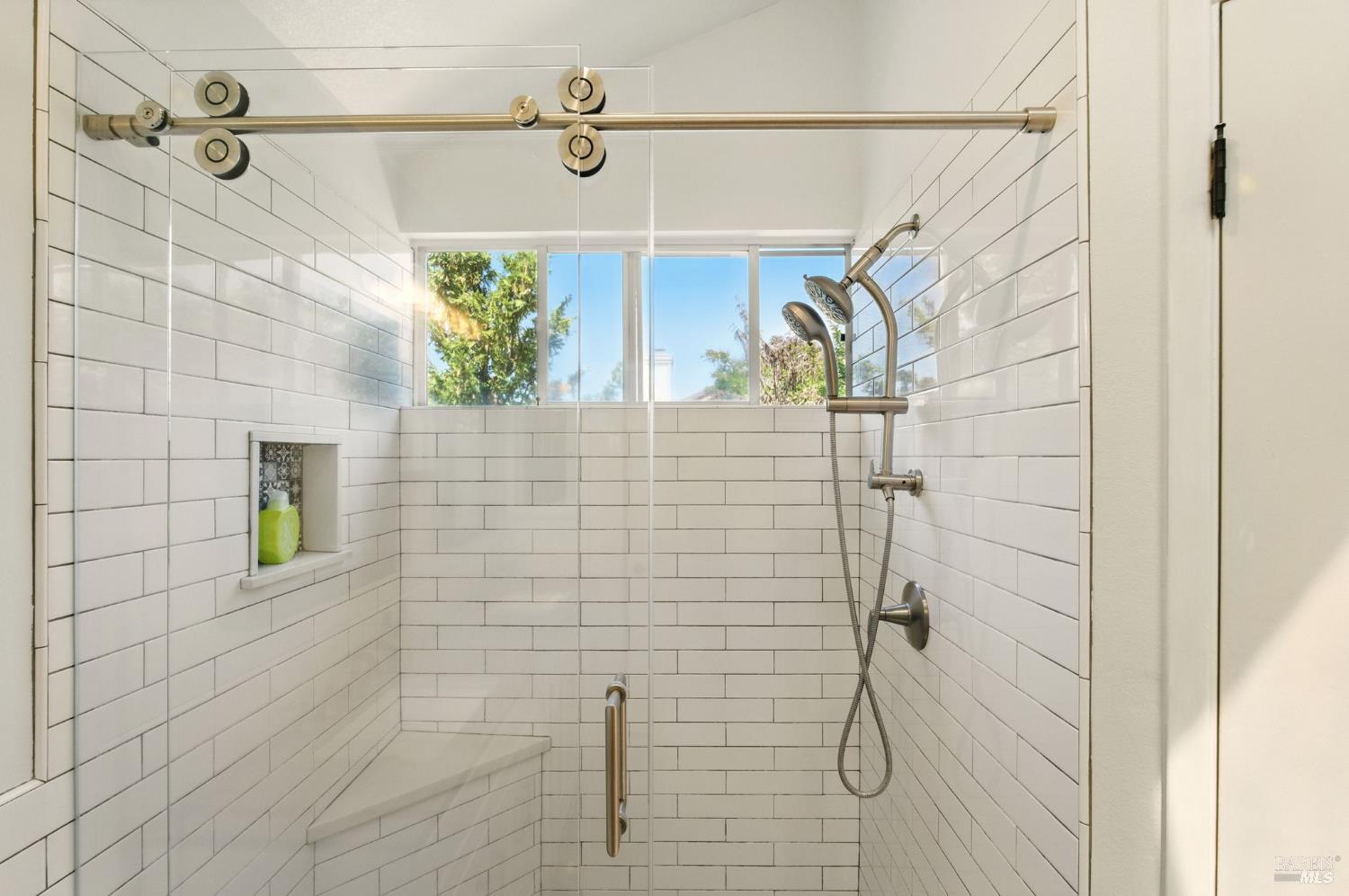 Detail Gallery Image 33 of 53 For 141 Flametree Cir, Windsor,  CA 95492 - 4 Beds | 3 Baths
