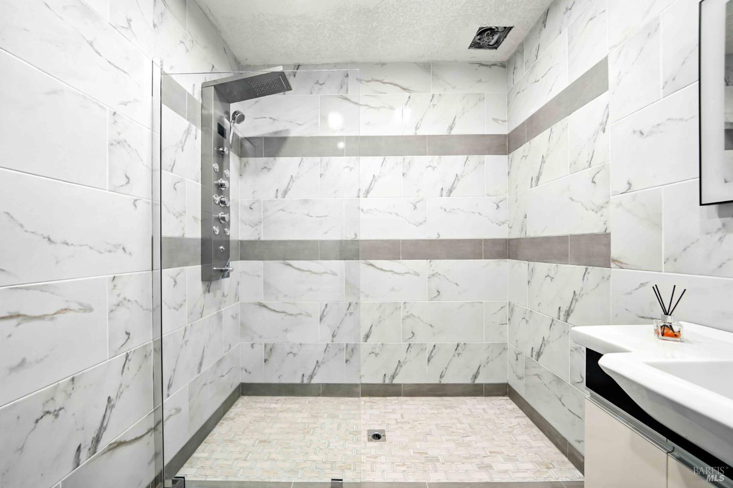 Detail Gallery Image 12 of 28 For 3711 Garvin Ave, Richmond,  CA 94805 - 2 Beds | 1 Baths