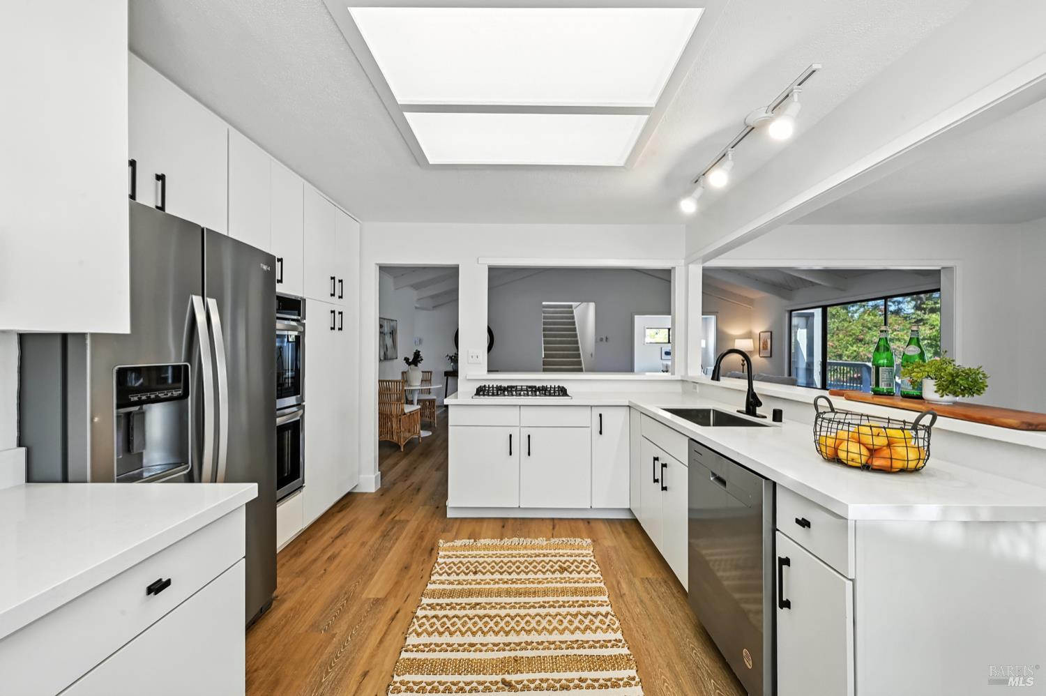 Detail Gallery Image 12 of 41 For 15 Arbor Cir, Novato,  CA 94947 - 5 Beds | 3 Baths