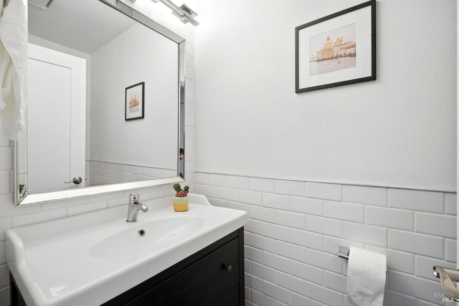 Detail Gallery Image 12 of 32 For 104 Banff Way, Petaluma,  CA 94954 - 4 Beds | 2/1 Baths
