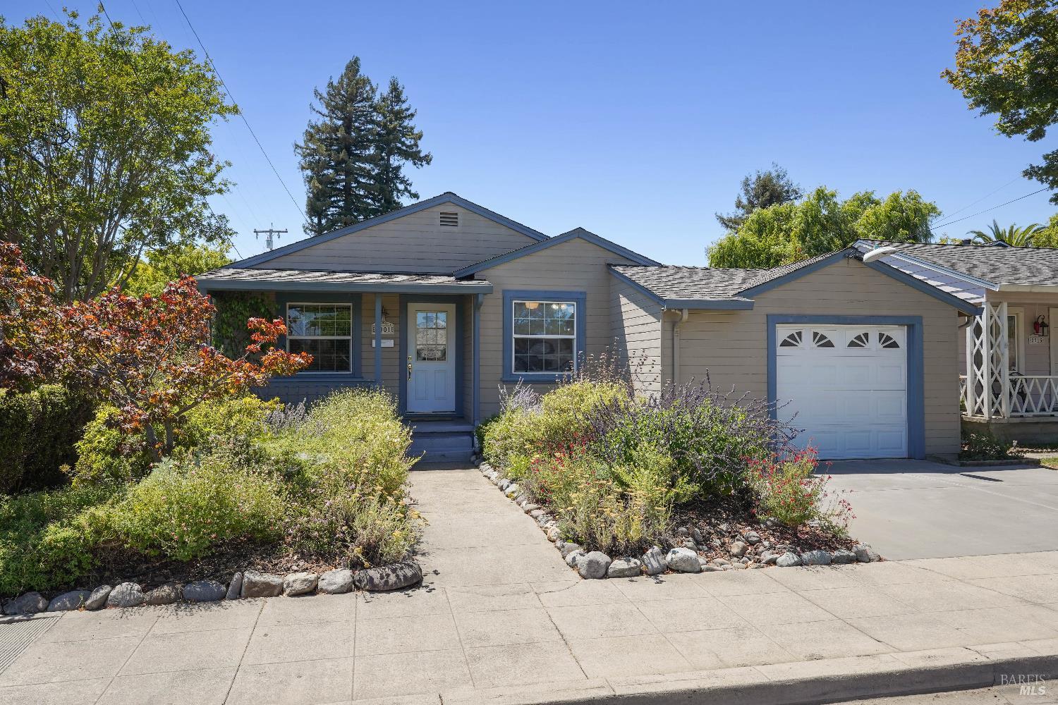 Detail Gallery Image 1 of 25 For 2001 Marin St, Napa,  CA 94559 - 2 Beds | 1 Baths