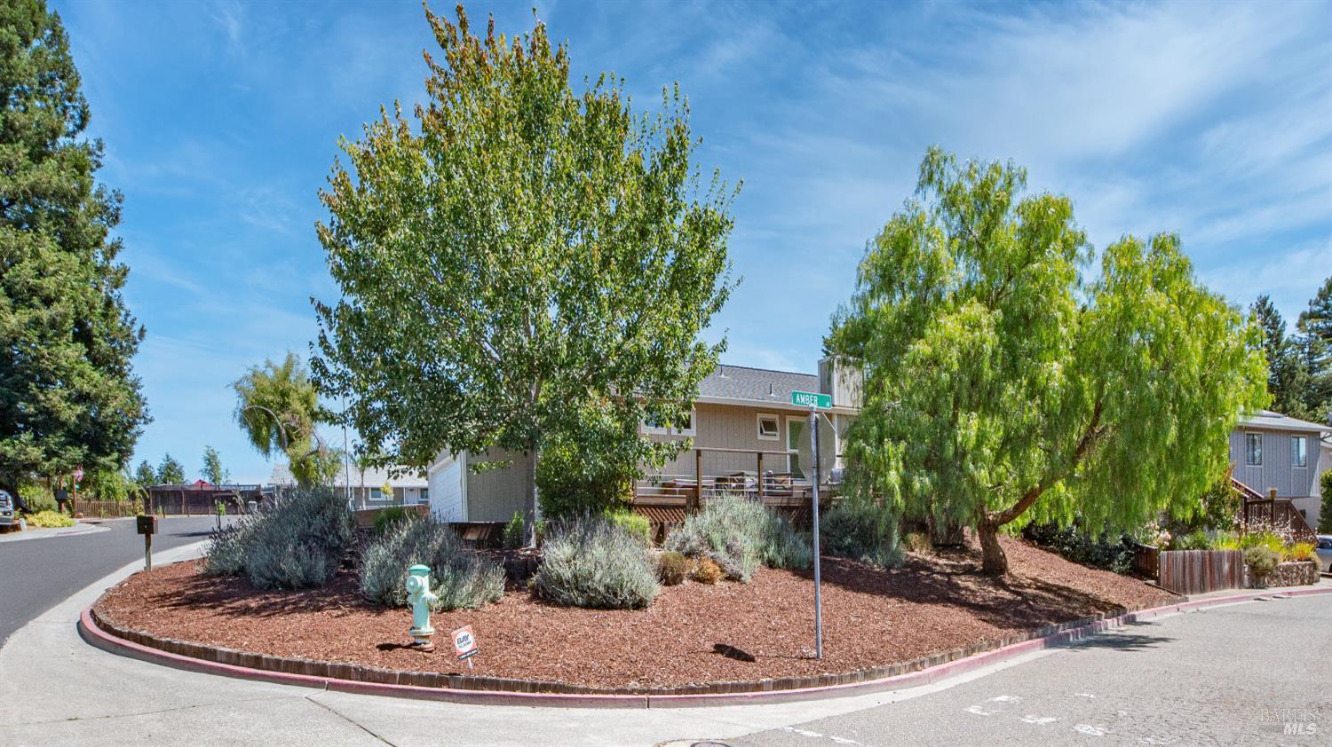Detail Gallery Image 4 of 33 For 8190 Woodland Hills Dr, Cotati,  CA 94931 - 3 Beds | 2 Baths