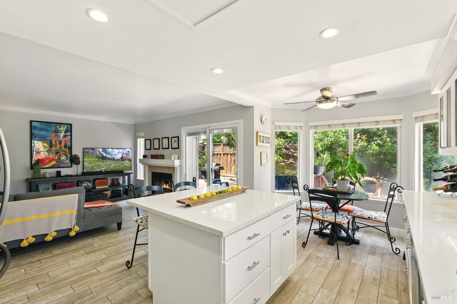 Detail Gallery Image 15 of 53 For 141 Flametree Cir, Windsor,  CA 95492 - 4 Beds | 3 Baths