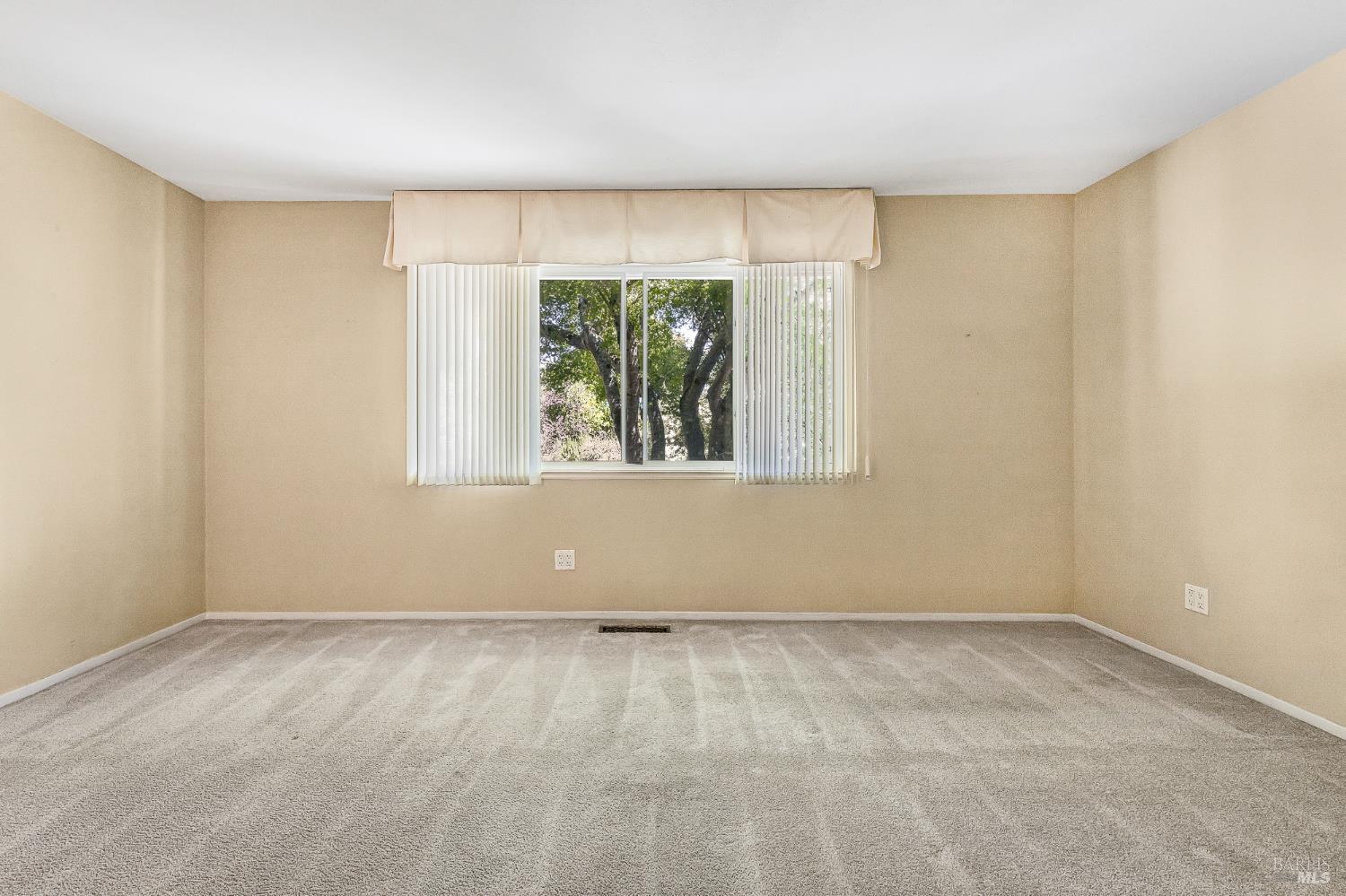 Detail Gallery Image 32 of 52 For 160 Oak Shadow Dr, Santa Rosa,  CA 95409 - 3 Beds | 2 Baths