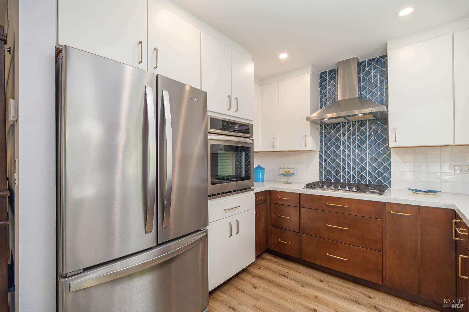 Detail Gallery Image 2 of 30 For 86 Sequoia Glen Ln, Novato,  CA 94947 - 2 Beds | 1/1 Baths