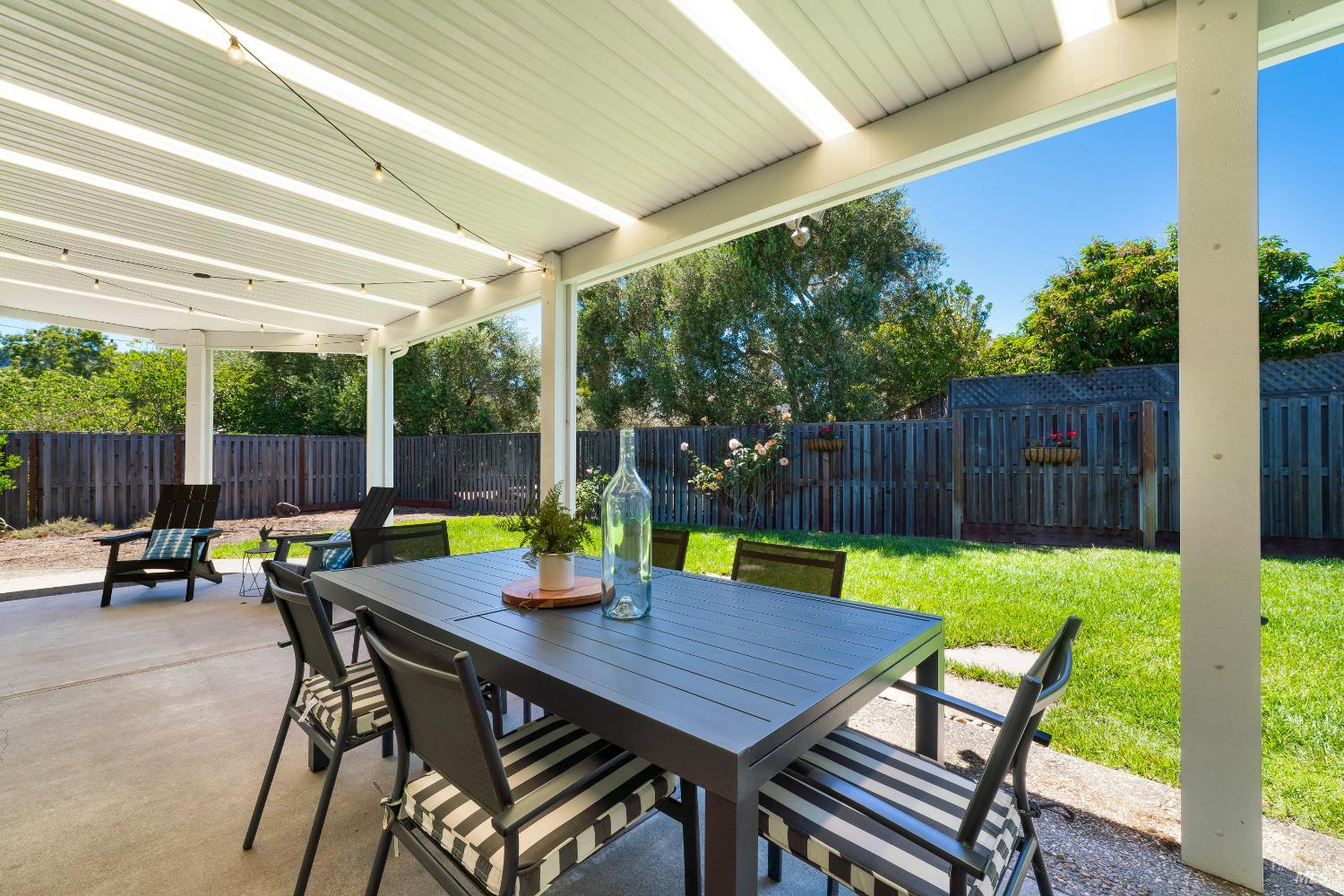 Detail Gallery Image 4 of 33 For 8819 Hood Mountain Cir, Santa Rosa,  CA 95409 - 2 Beds | 2 Baths