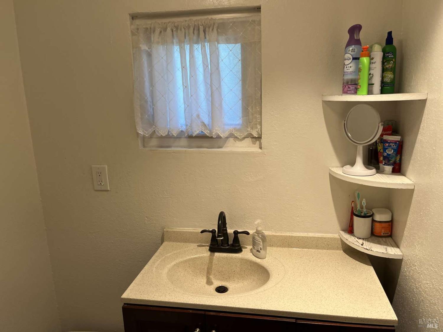 Detail Gallery Image 9 of 18 For 741 W D St, Dixon,  CA 95620 - 3 Beds | 2 Baths
