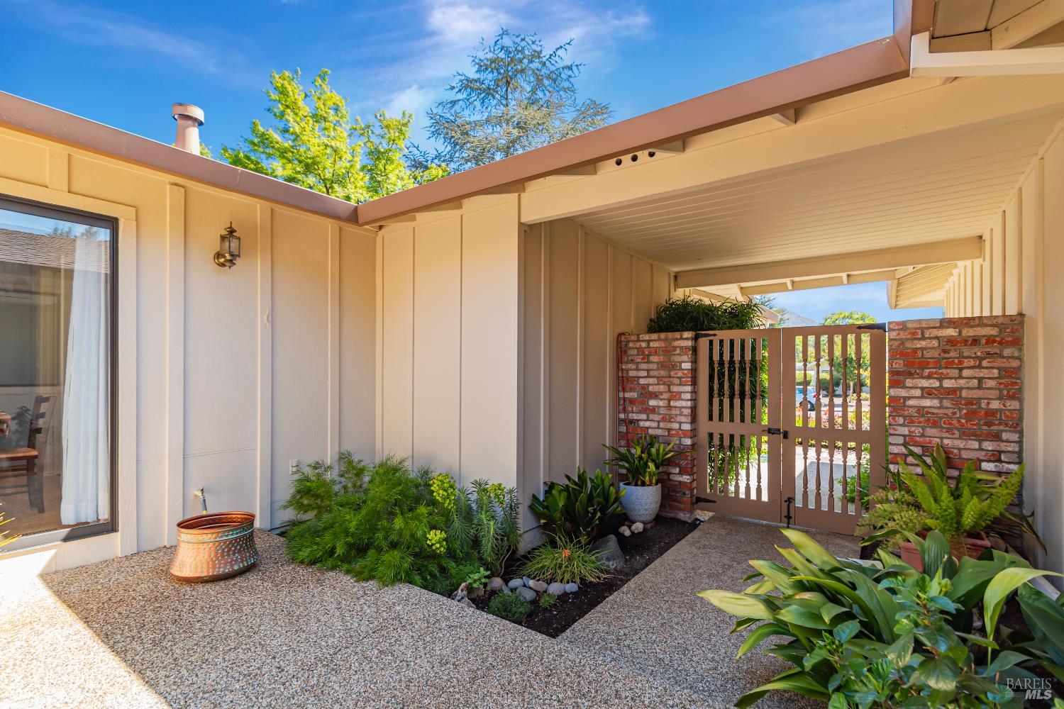Detail Gallery Image 4 of 42 For 6840 Oakmont Dr, Santa Rosa,  CA 95409 - 4 Beds | 2 Baths