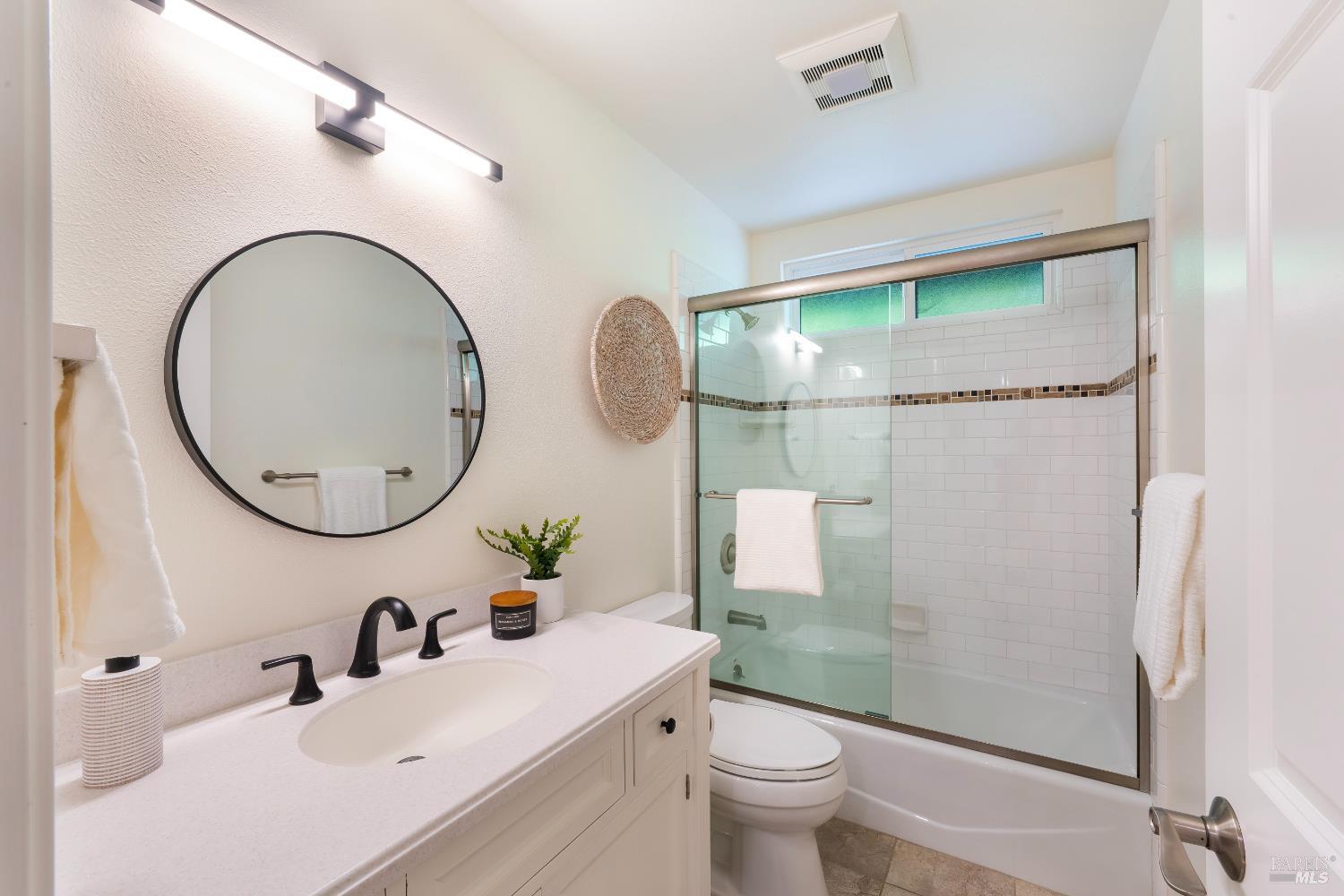 Detail Gallery Image 24 of 33 For 8819 Hood Mountain Cir, Santa Rosa,  CA 95409 - 2 Beds | 2 Baths