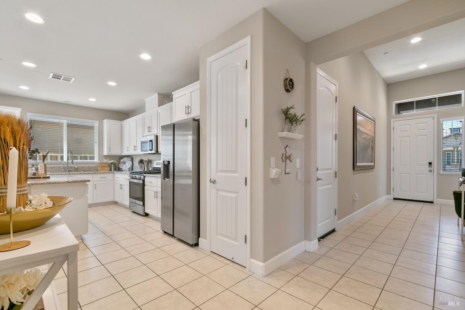 Detail Gallery Image 7 of 38 For 1001 Swift Ct, Vacaville,  CA 95688 - 4 Beds | 2 Baths